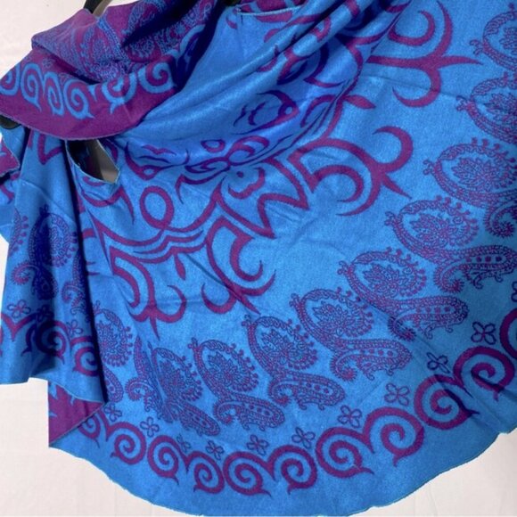 La Cera Blue Purple Swirl Patterned Reversible Shawl Poncho - Picture 11 of 16